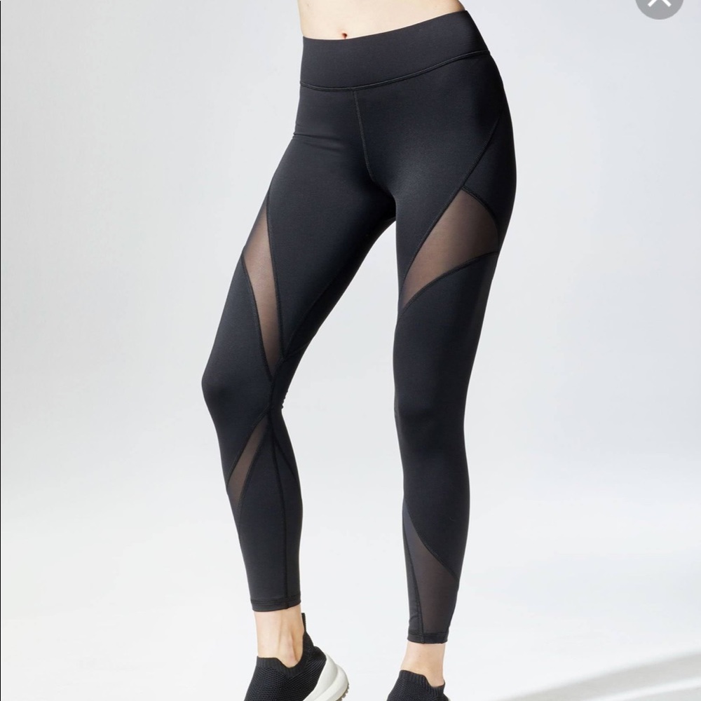NWT Black Michi Inversion Leggings Size S
